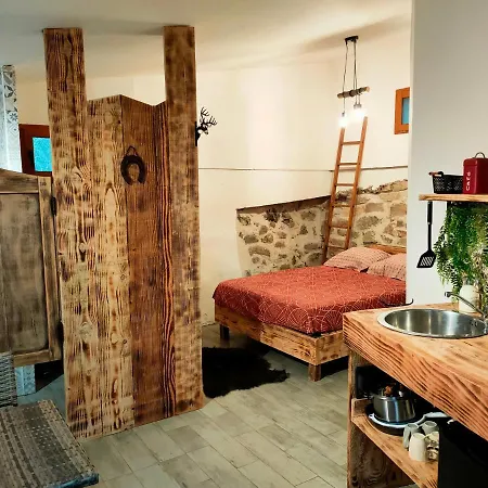Des Pachous Lodge